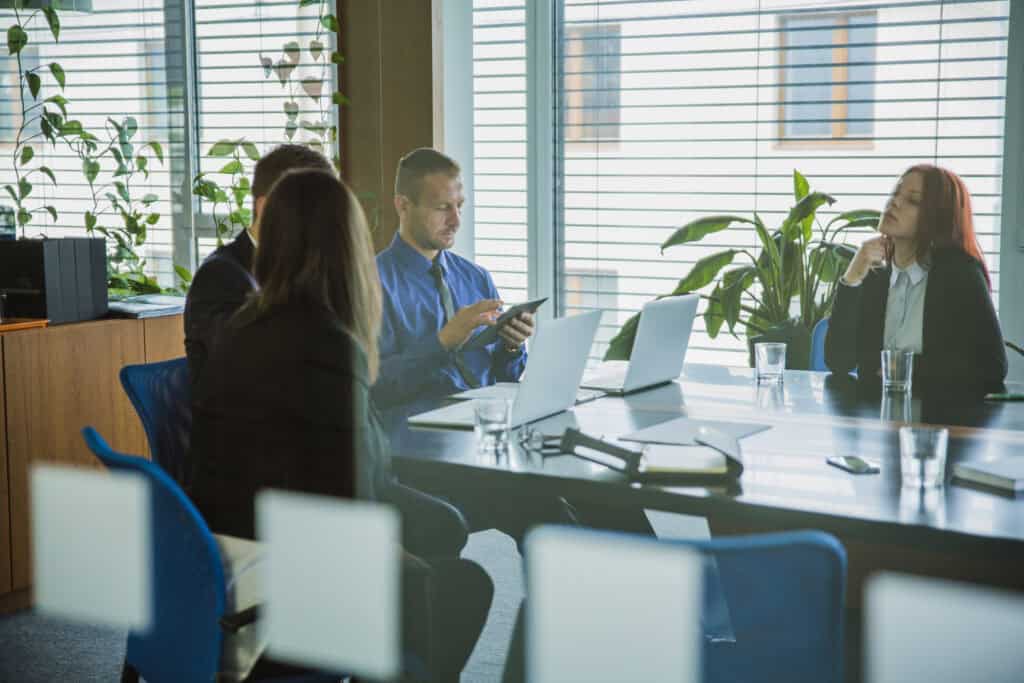 como escolher sala de reunião para equipes? 